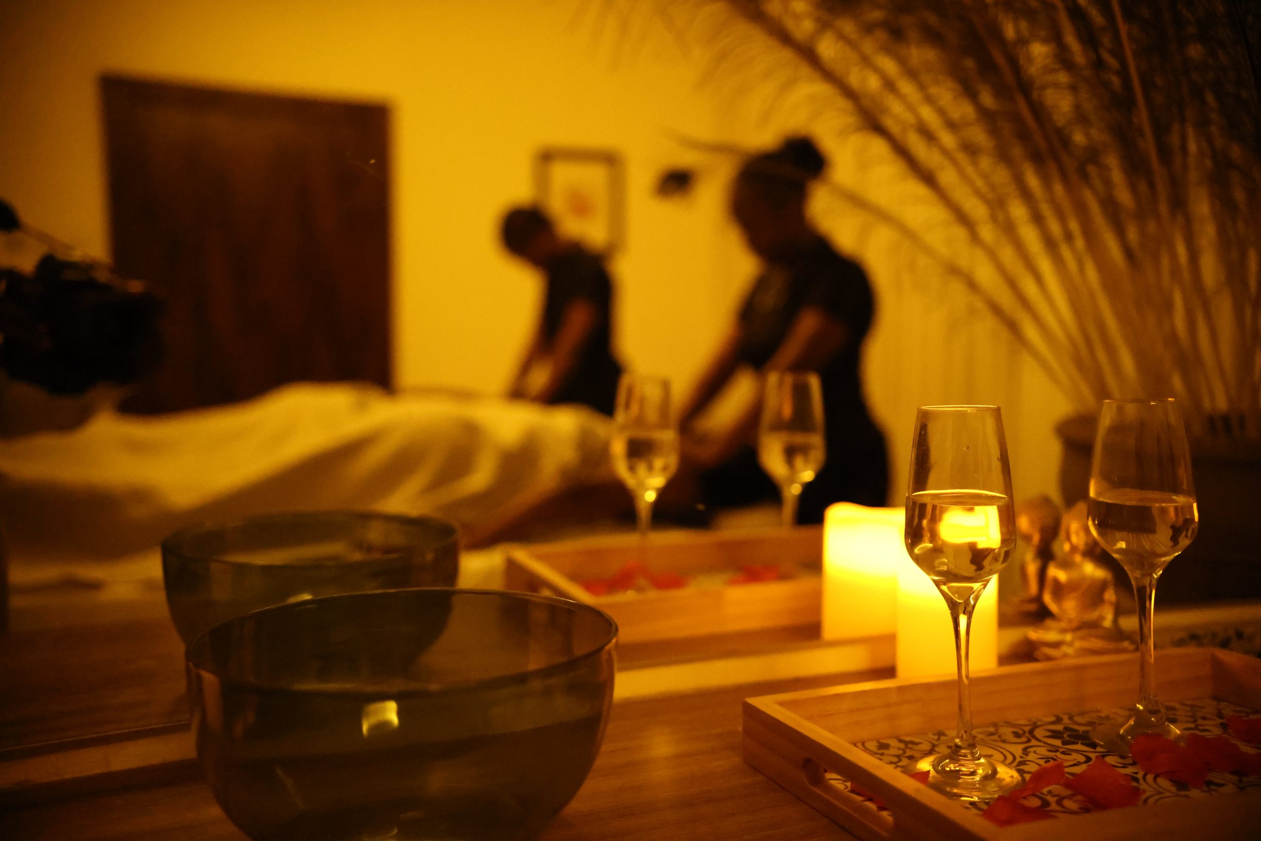 GoldCat spa hallway atmosphere